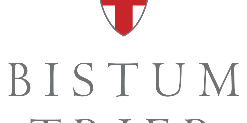 Man sieht ein rotes Kreuz auf weißem Grund, darunter der Text 'Bistum Trier'