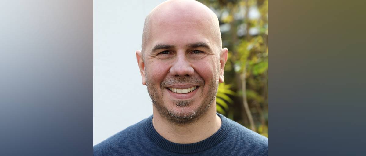 Man sieht ein Portrait von Markus Herbert