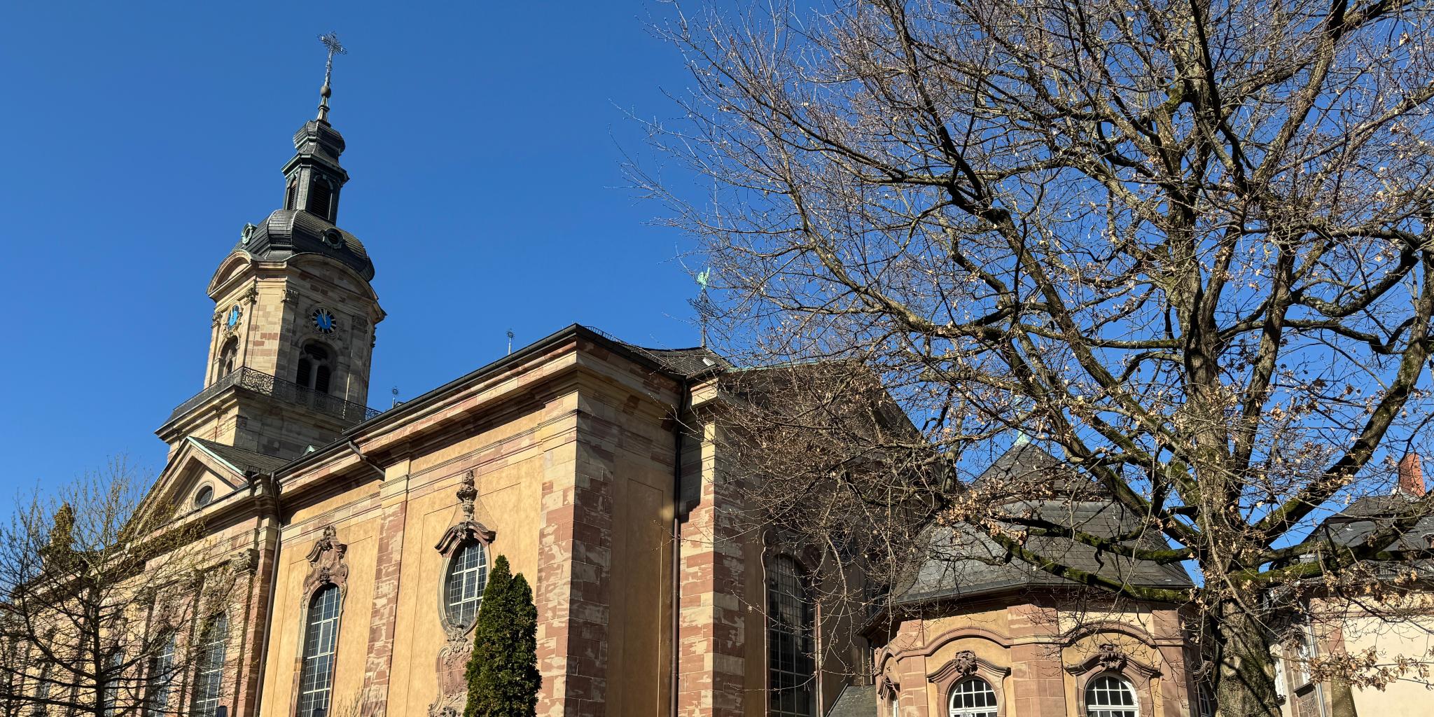 Seitenansicht der Basilika St. Johann Saarbrücken