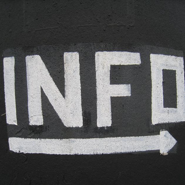 Schwarzer Hintergrund mit der Aufschrift Info