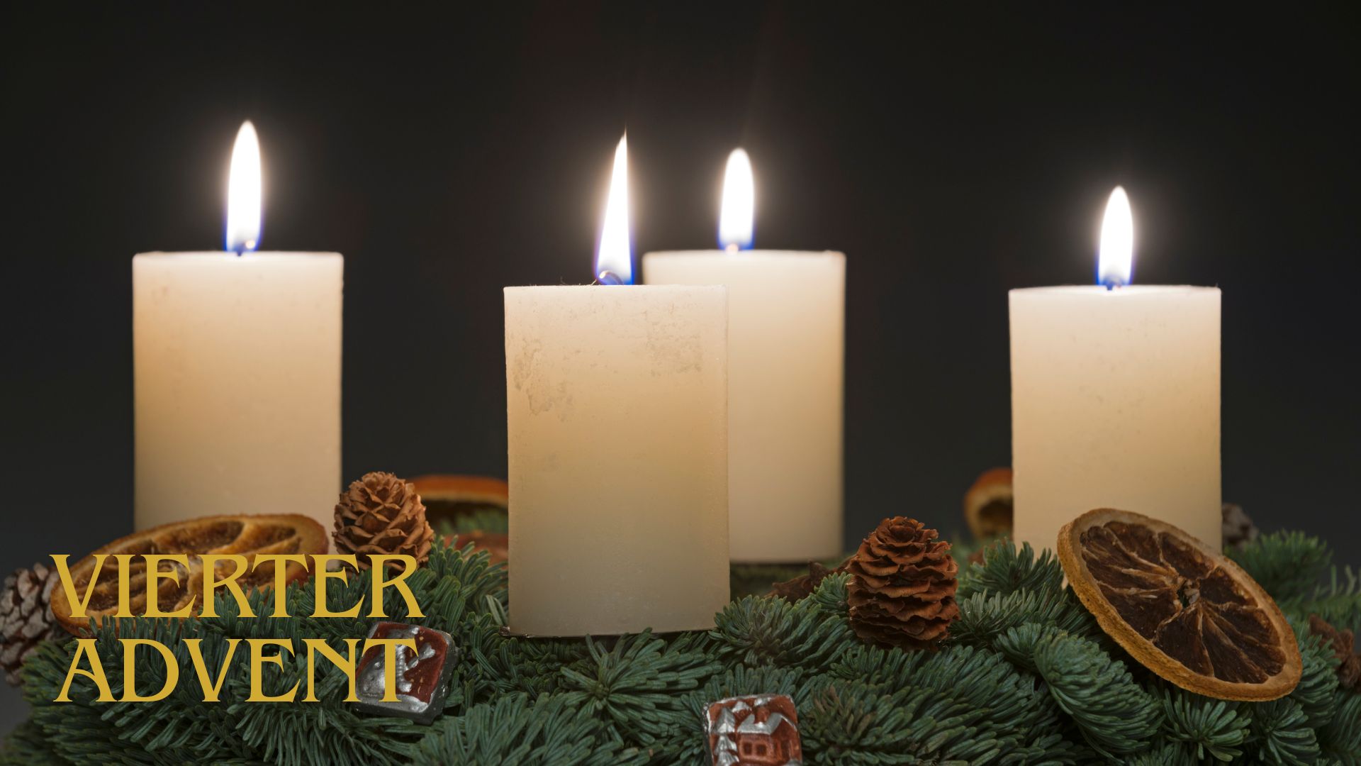 Auf einem Adventskranz brennen vier Kerzen