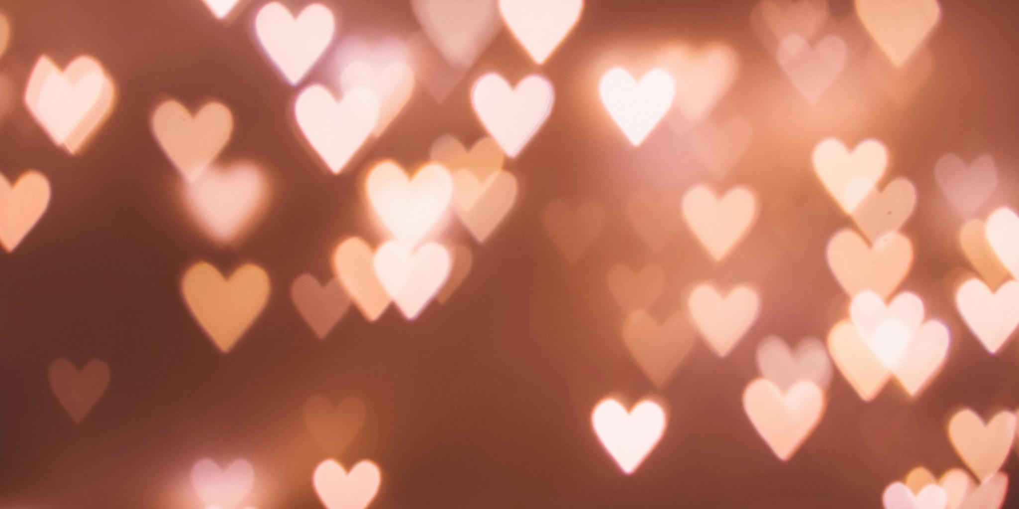 Leuchtende Herzen ähnlich wie der Schein einer Kerze