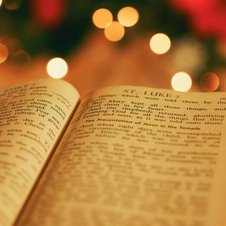 Aufgeschlagenes Buch